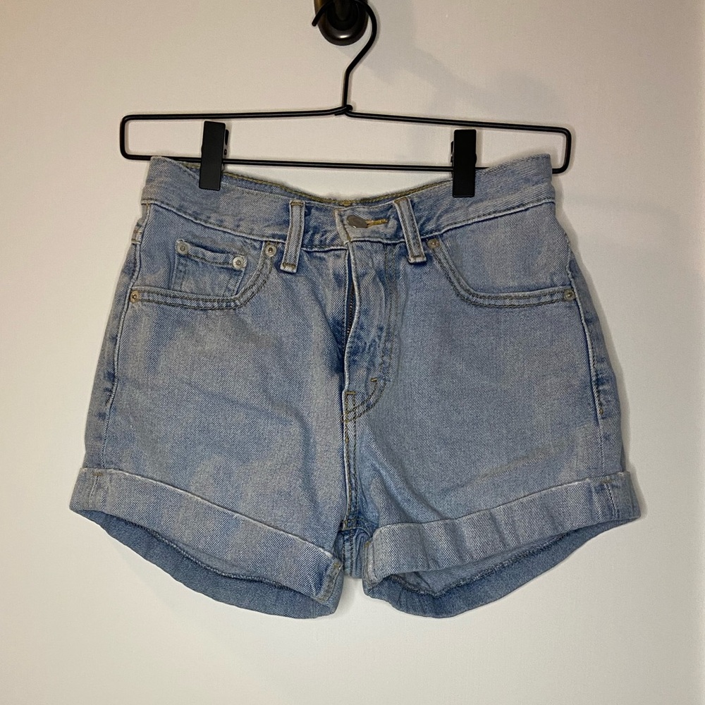 Slightly worn Denim levi’s shorts